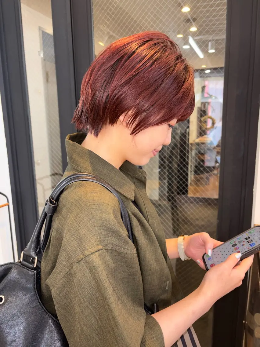 ショート カラー アッシュ ブリーチ ボルドーカラー ブラウンカラー 透明感カラー カット ヘアカラー トリートメント 暖色系特化さくら /福岡天神/レイヤーのヘアスタイル