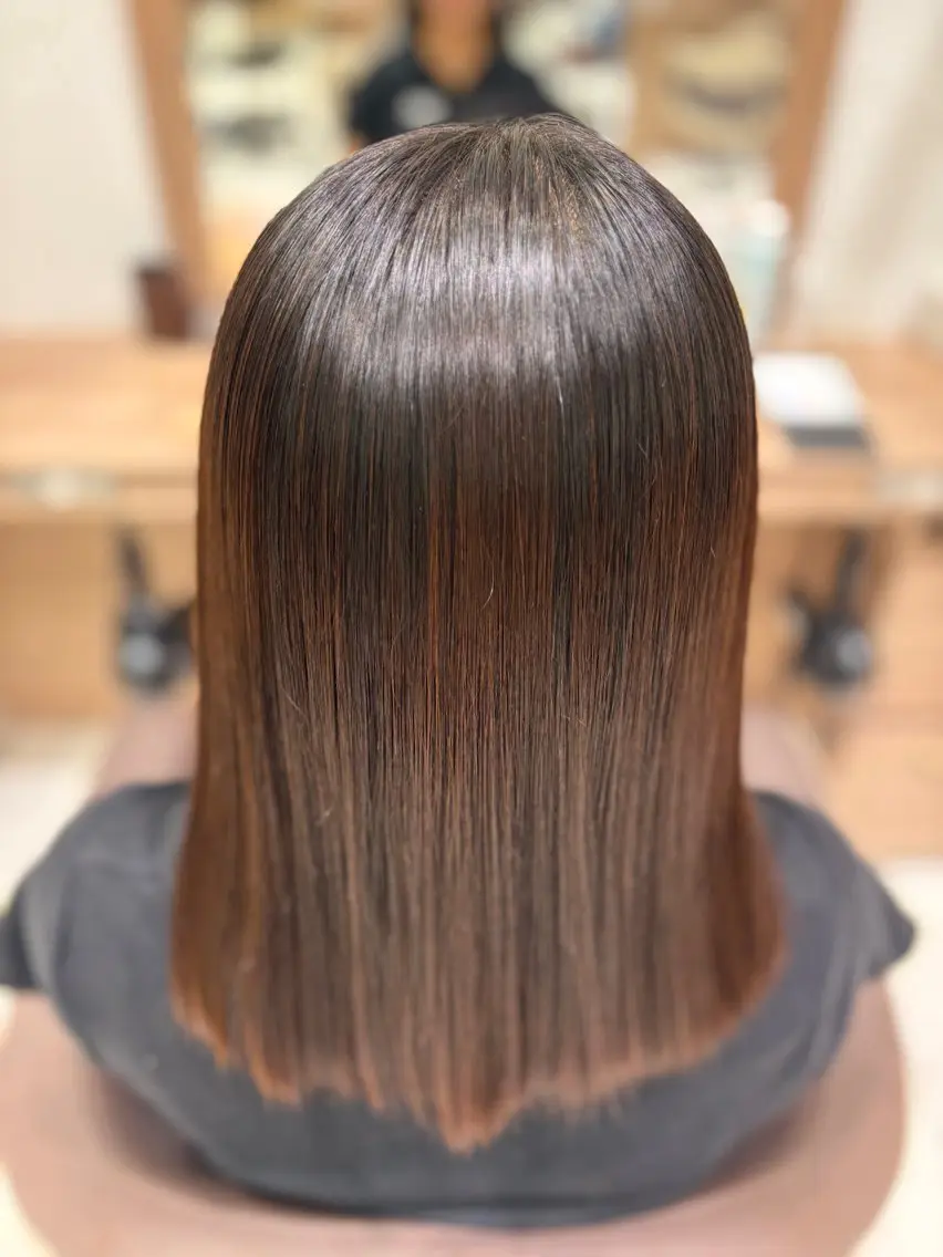 セミロング 縮毛矯正 辻 夏芽のヘアスタイル