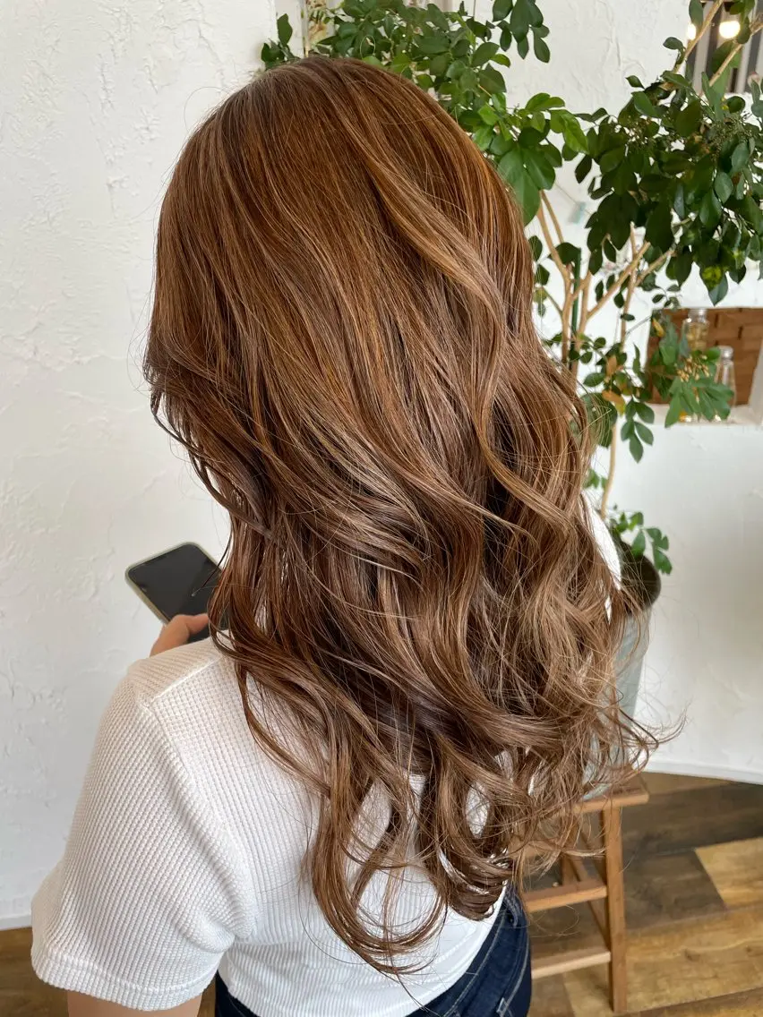 ロング カラー アッシュ 透明感カラー ハイライトカラー ハイトーンカラー ミルクティーアッシュ ヘアカラー 🌸小掛🌸 豊橋外国人風カラーのヘアスタイル