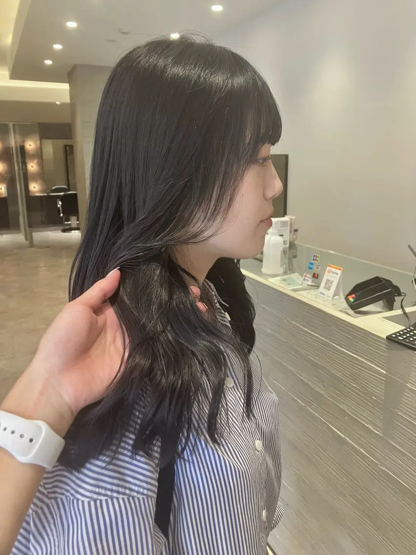 セミロング カラー ラベンダーカラー サキ🤍ハイトーン 🩰くびれ巻きヘアのヘアスタイル