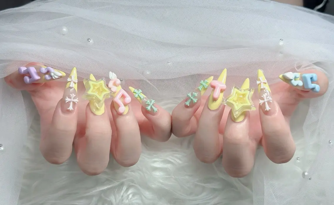 ネイル チークネイル フレンチネイル キラキラネイル 韓国ネイル マグネットネイル ハンドネイル Chibi h.babynailのネイルデザイン