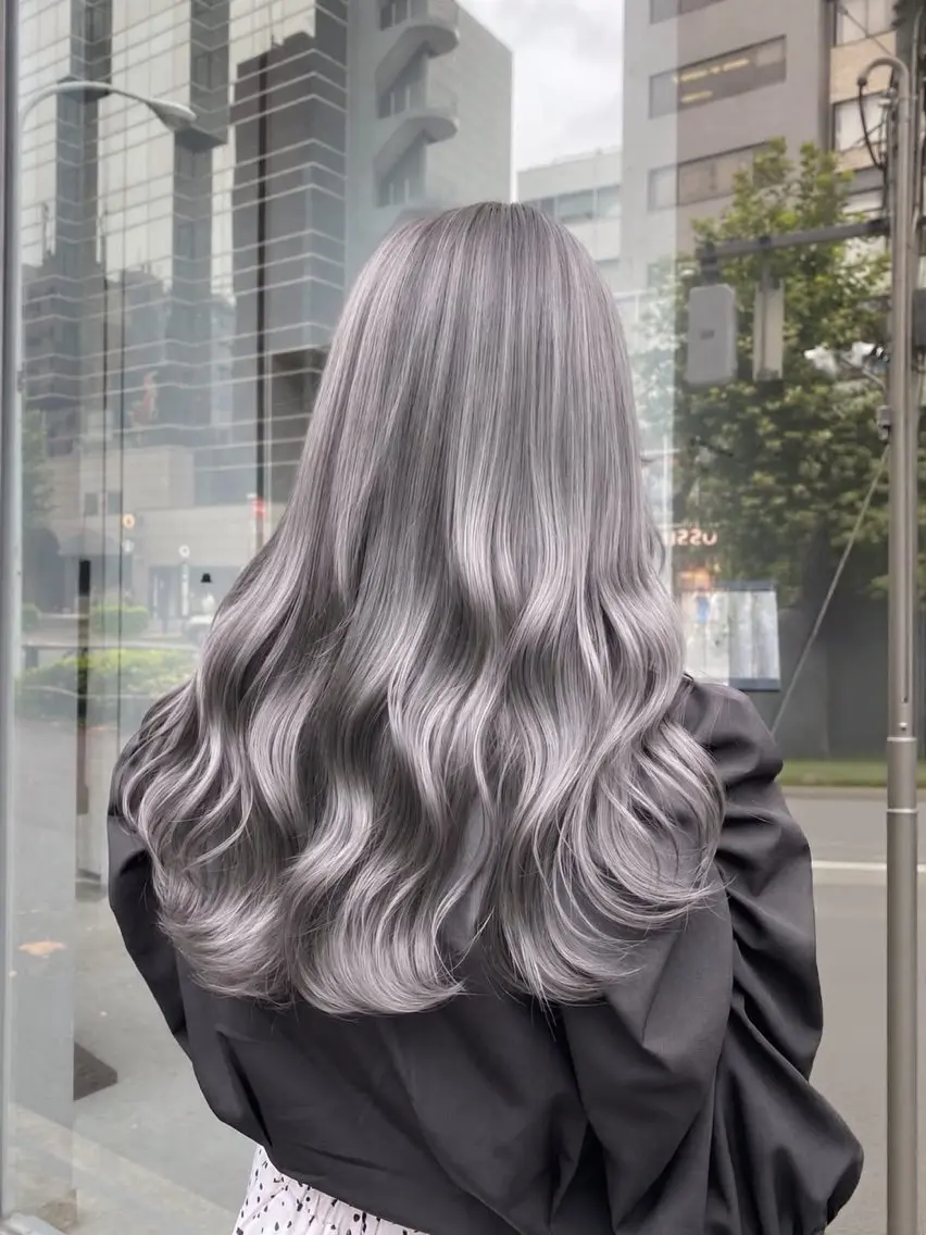 ロング ヘアカラー シルバーグレージュ ハイトーン/あすまのヘアスタイル