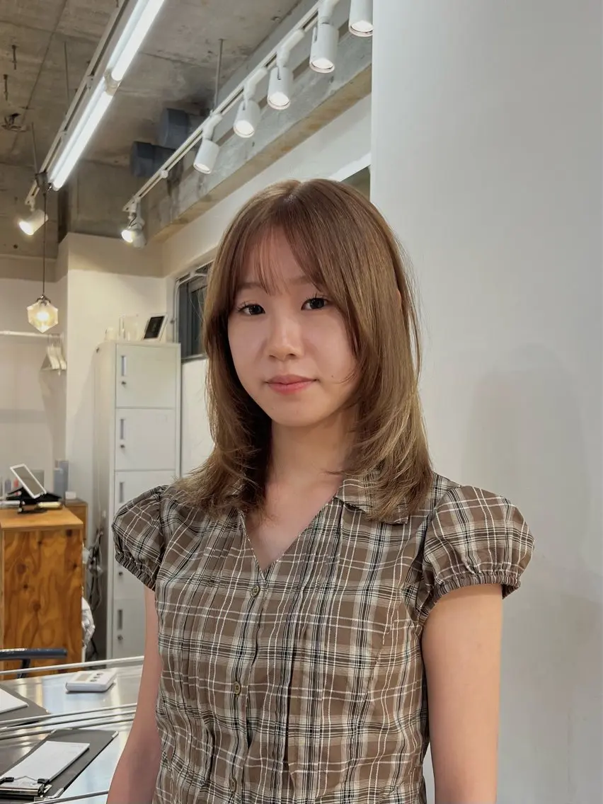 セミロング カラー ベージュカラー ブリーチ ミルクティーベージュ レイヤーカット カット ヘアカラー トリートメント fit /HONOKAのヘアスタイル