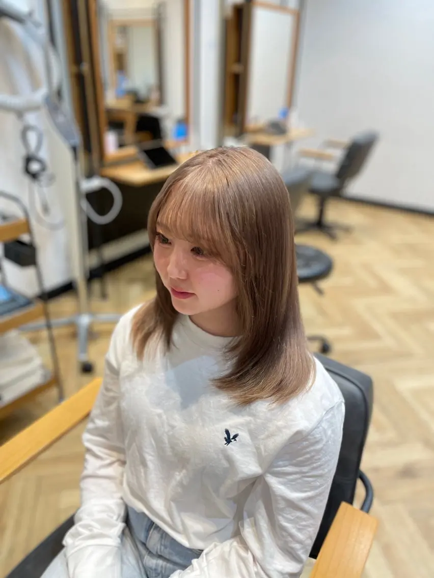ロング カラー ベージュカラー ブリーチ 透明感カラー オリーブベージュ ヘアカラー トリートメント 望恵🌸 韓国🇰🇷スタイルのヘアスタイル