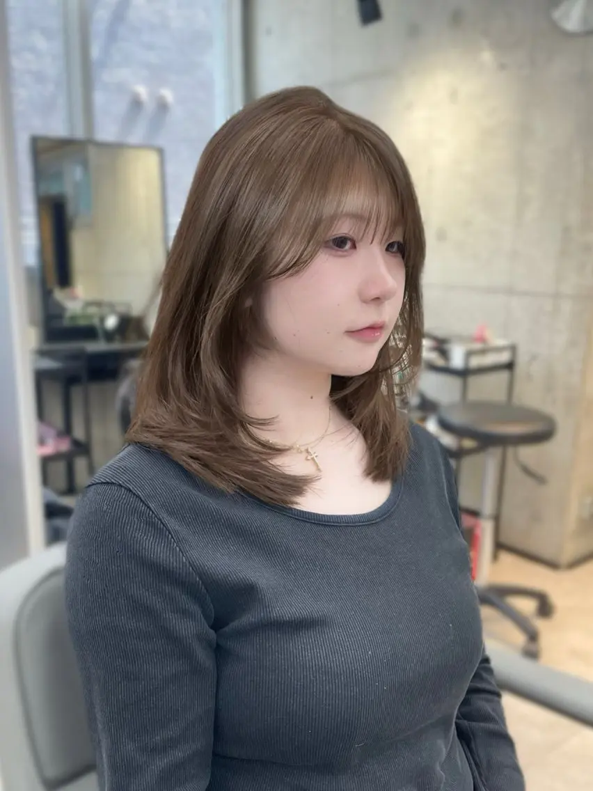 ミディアム ミディアムレイヤー レイヤーカット カット ヘアカラー トリートメント 新宿/レイヤー/透 明感カラー/馬場叶林のヘアスタイル
