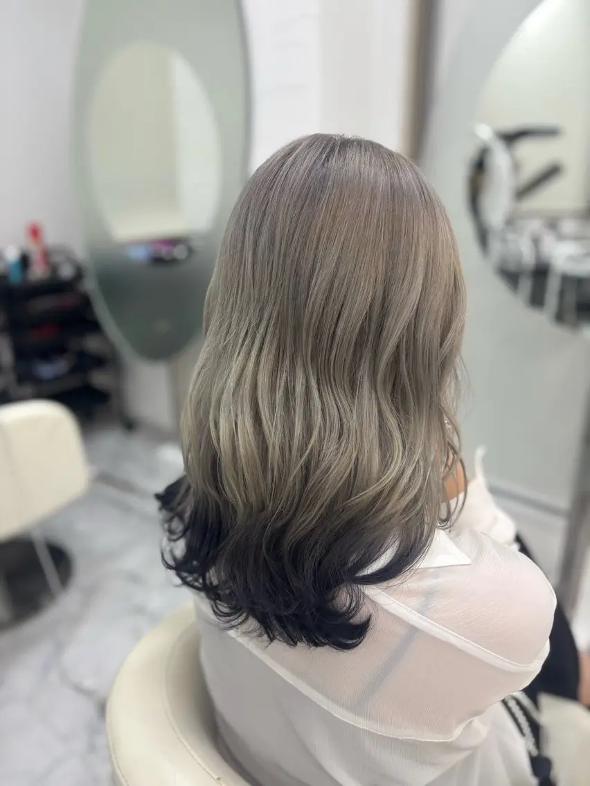 ロング カラー グラデーションカラー ハイトーンカラー シルバー Esquisse est ミライのヘアスタイル