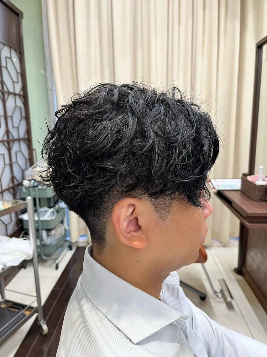 ショート パーマ メンズ センターパート メンズパーマ 🧊メンズ特化🧊 高木航希のヘアスタイル