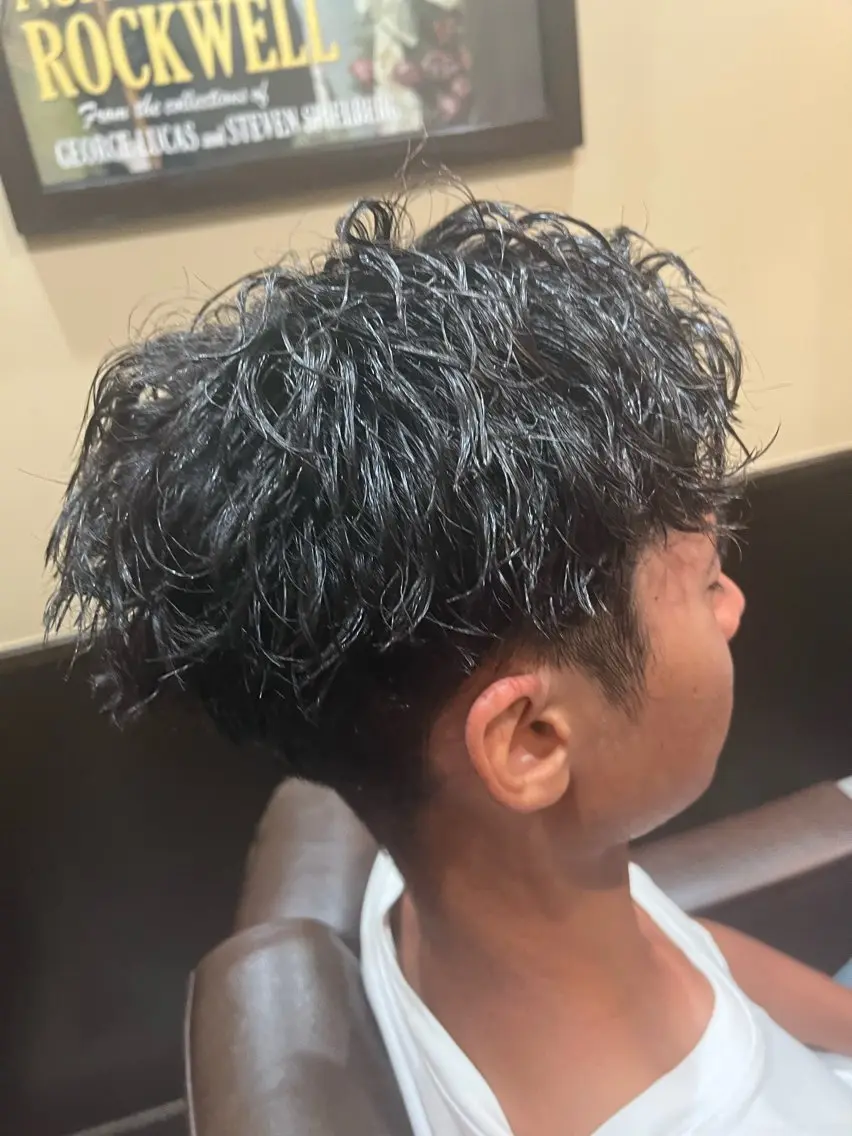 ショート パーマ メンズ アップバング メンズパーマ ツイストスパイラルパーマ ショートヘア スパイラルパーマ 堀 真人のヘアスタイル