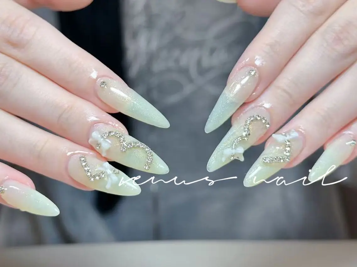 ネイル フレンチネイル ガーリー ガラスフレンチ グラデーション 韓国ネイル ハンドネイル Venus nail チップ長さだし専門店のネイルデザイン