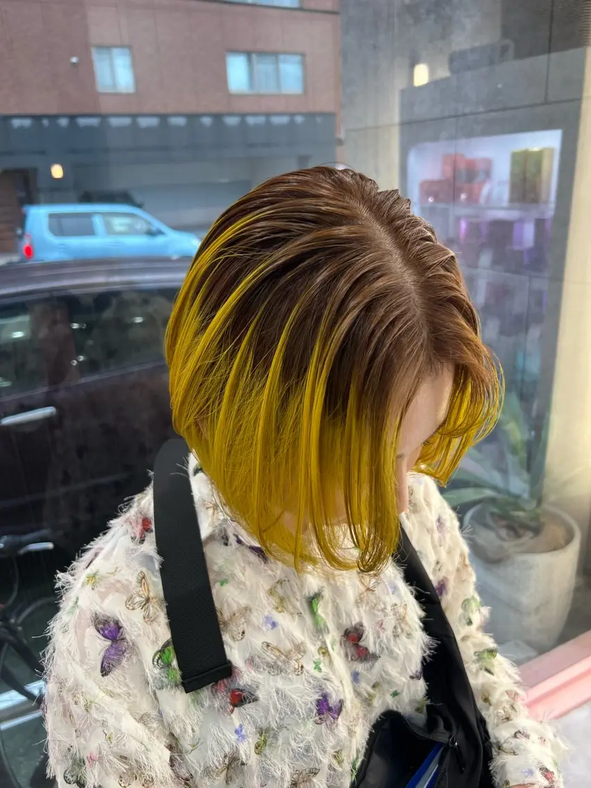 ミディアム イエローカラー カット ヘアカラー トリートメント 岸下 理緒のヘアスタイル