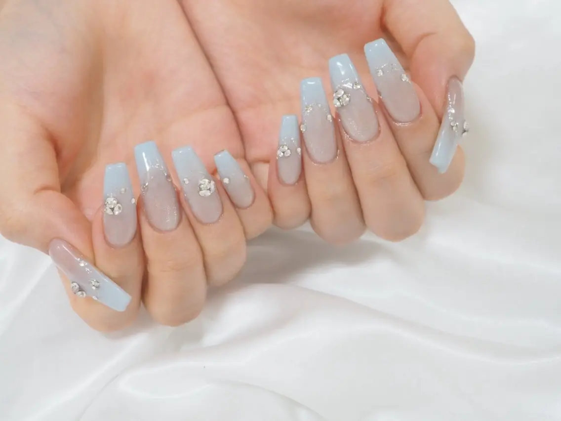 ロング ハンドネイル Amore Nのネイルデザイン