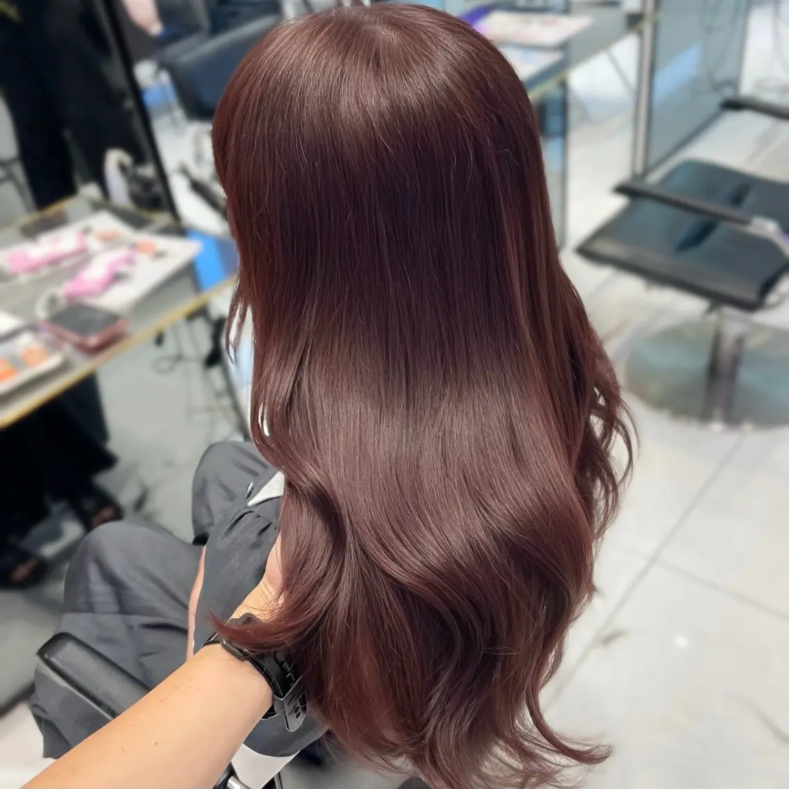 ロング カラー ブリーチ ブラウンカラー ブリーチなしカラー ピンクカラー ピンクブラウン カット ヘアカラー 相川 愛実のヘアスタイル