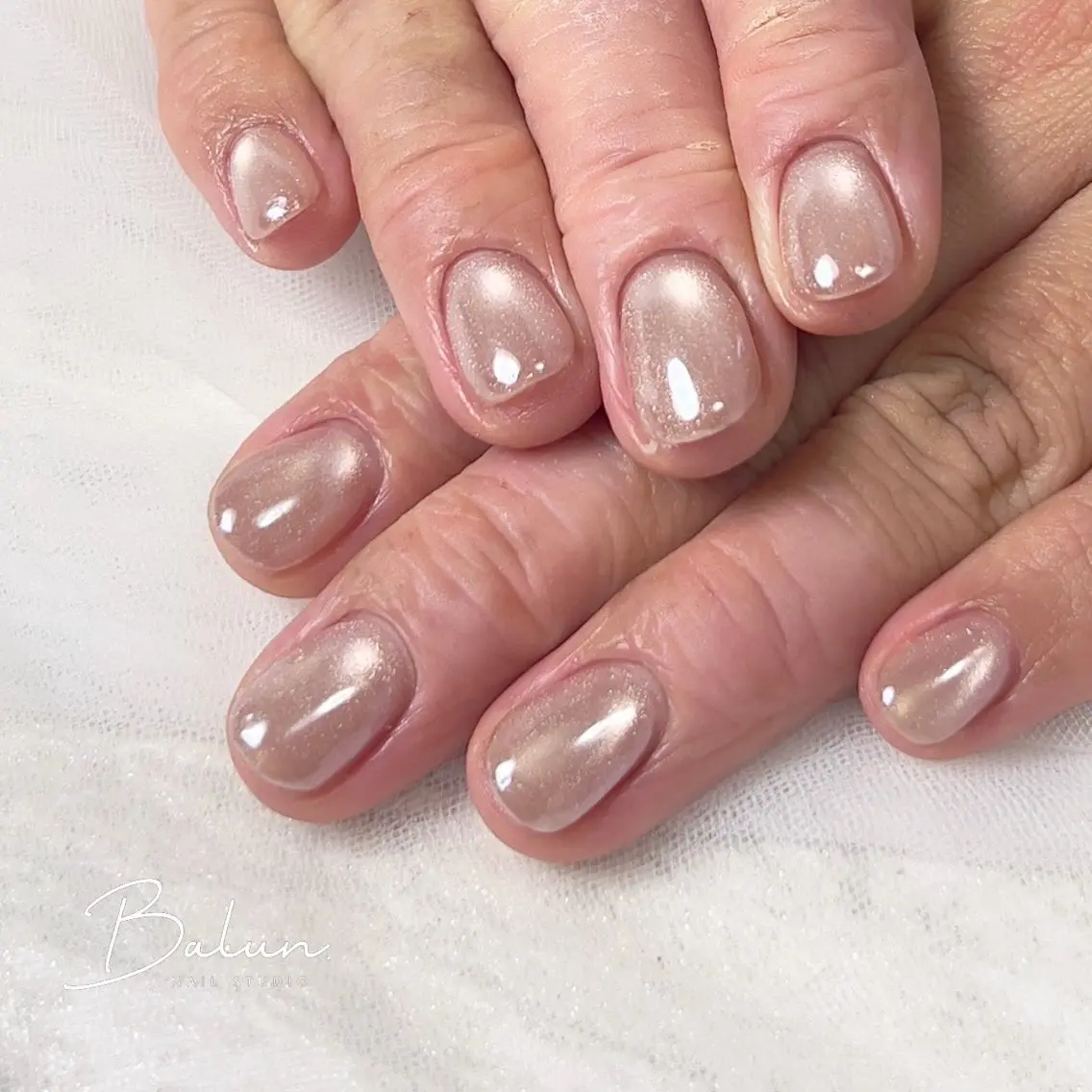 微粒子ツヤパウダーネイル🤍✨ うるツヤな指先💅の写真