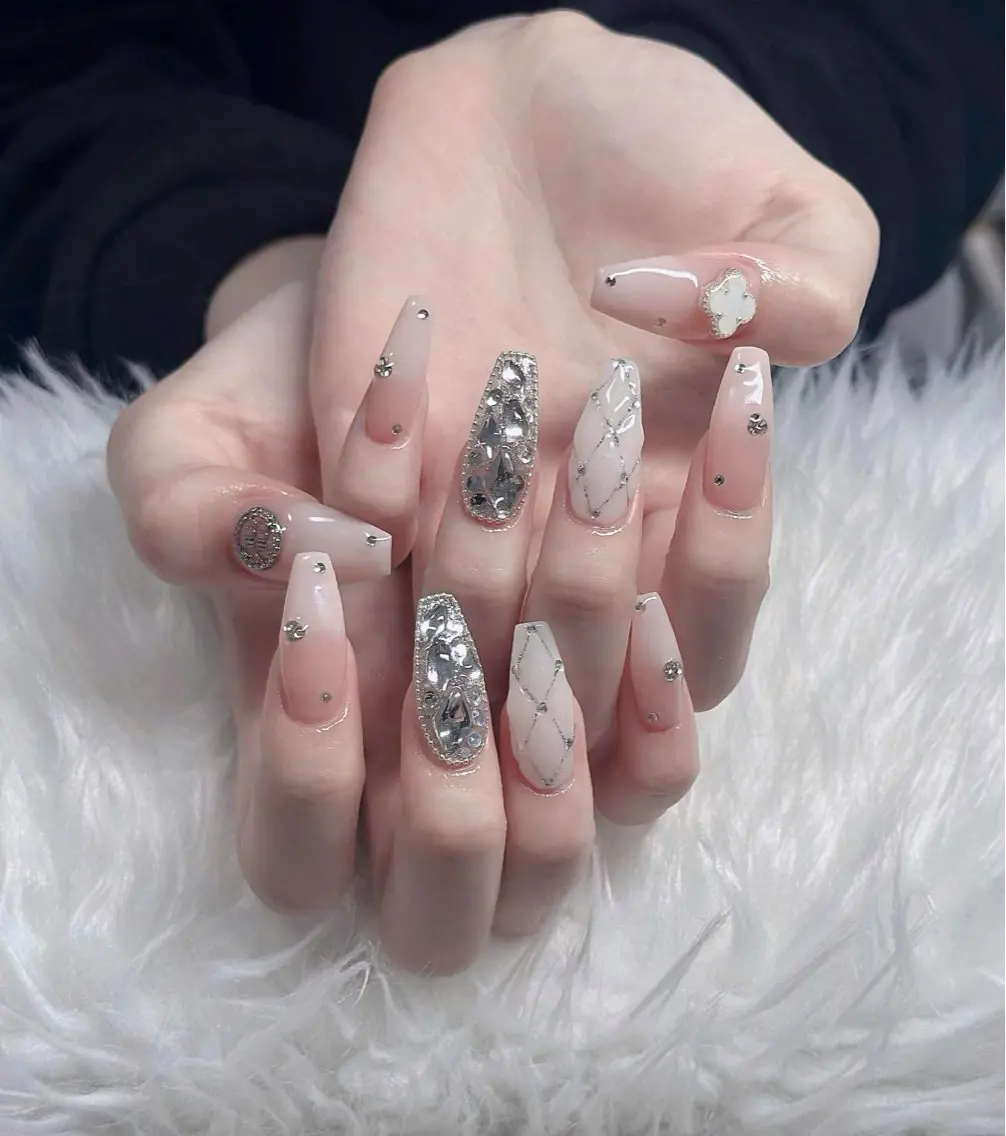 ネイル オーロラネイル フレンチネイル ジェルネイル ハロウィン 韓国ネイル ハンドネイル H.baby Nail Salonのネイルデザイン