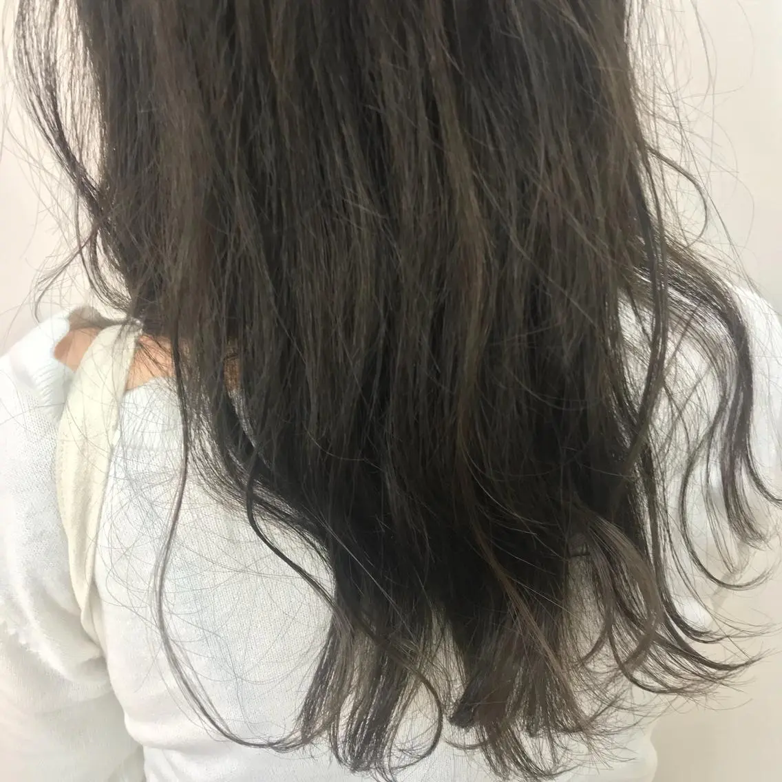 ロング カラー アッシュ ベージュカラー Rayt hair レイトヘアーのヘアスタイル