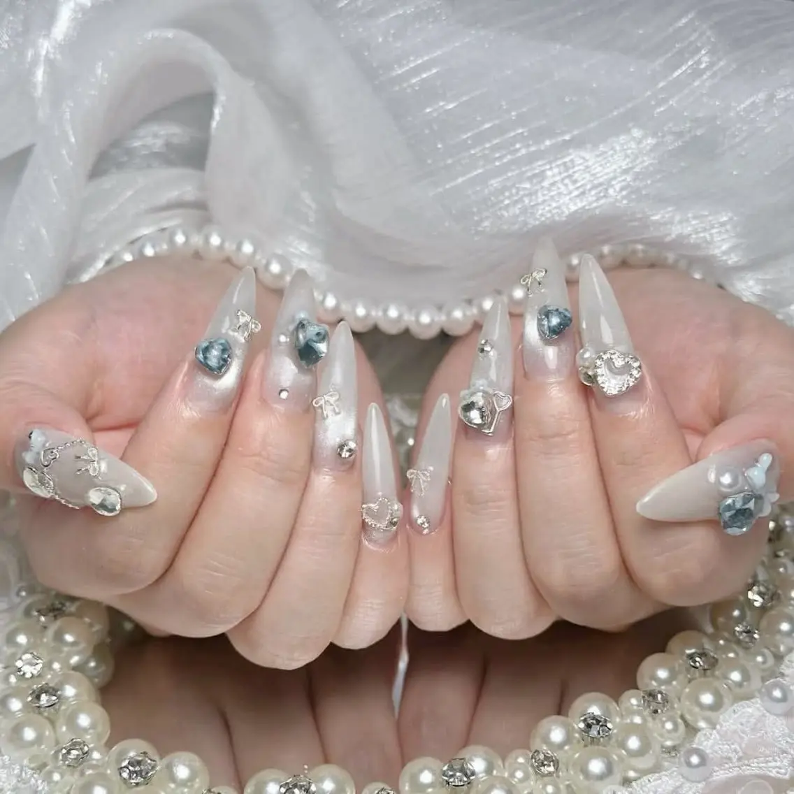 ネイル アートネイル ボルドー フレンチネイル ジェルネイル 氷ネイル・うるうるネイル ハンドネイル Julie NailSalonのネイルデザイン
