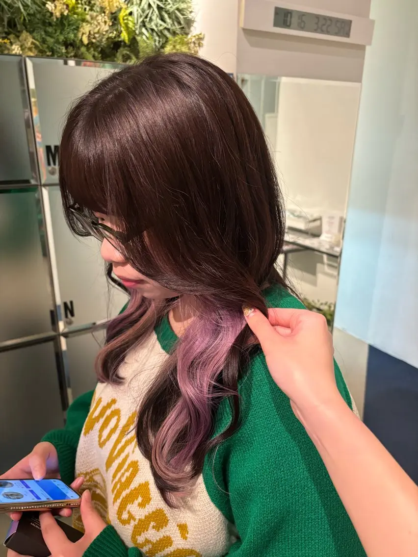 ロング カラー ピンクカラー ピンクパープル パープルカラー ヘアカラー トリートメント ワタナベ イオリ🧼のヘアスタイル