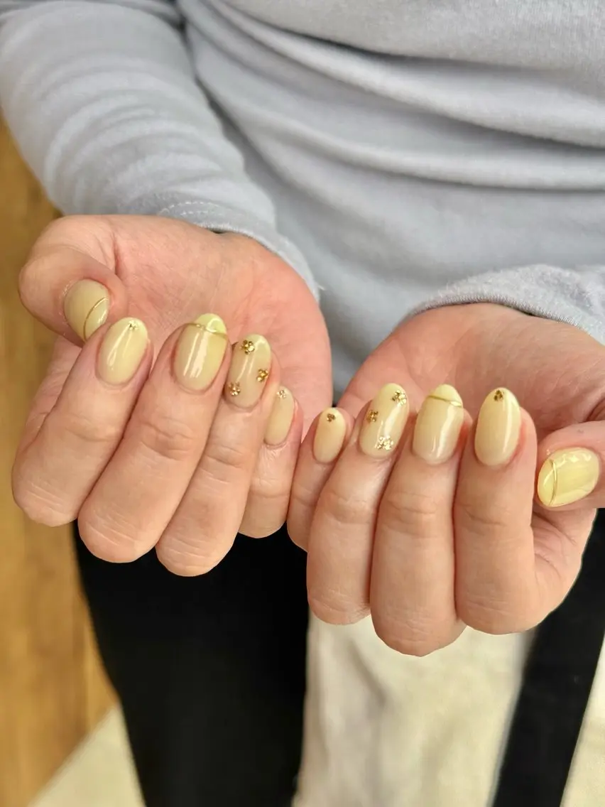 ネイル 黄色 ハンドネイル nailsalon mionのネイルデザイン