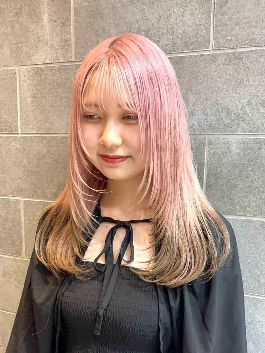 カラー 🫒オリーブ/透け感 レイヤー🌿モエカのヘアスタイル