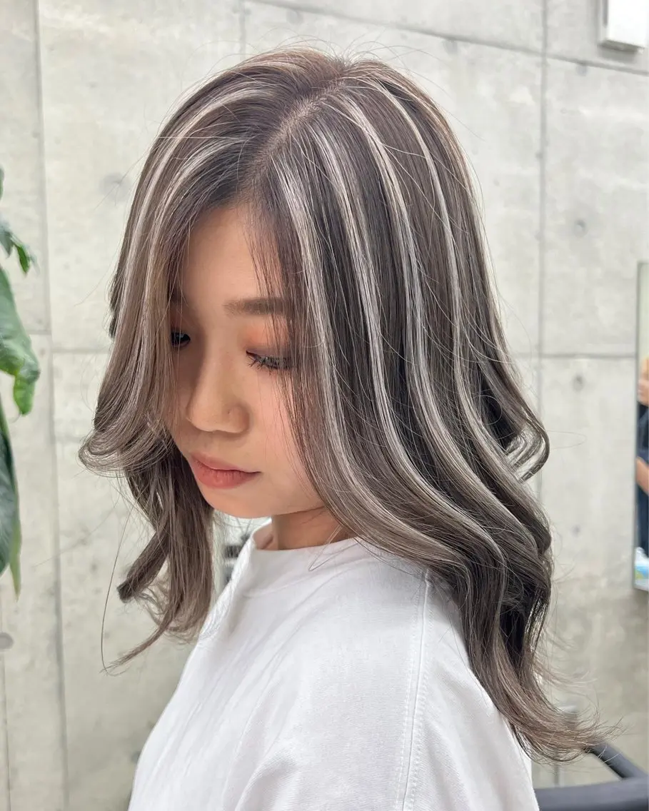 ミディアム LINOET名古屋 ブリーチ/ハイトーンのヘアスタイル
