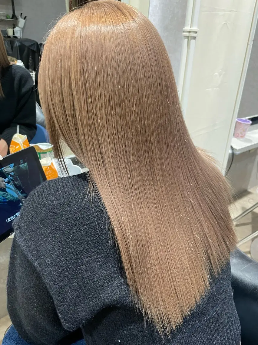 セミロング カラー ヘアカラー Rio/ヘアセット/ ハイトーンカラーのヘアスタイル
