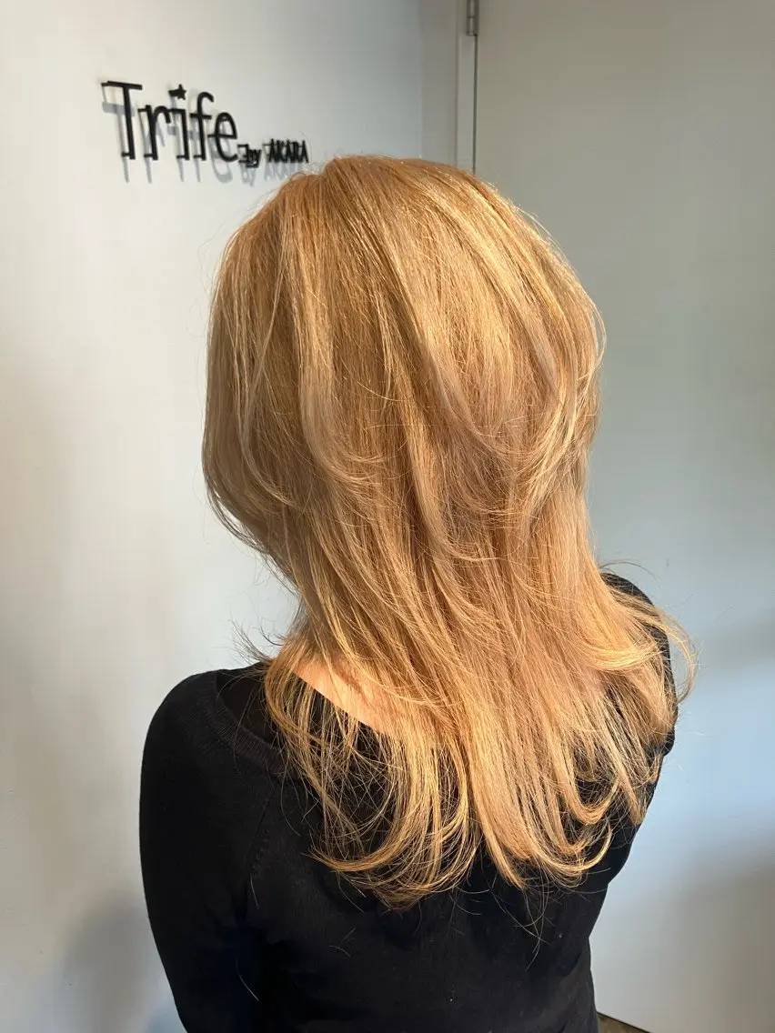 ロング カラー ロングレイヤー ベージュカラー レイヤーカット ロング trife美容師 KAZUMIのヘアスタイル