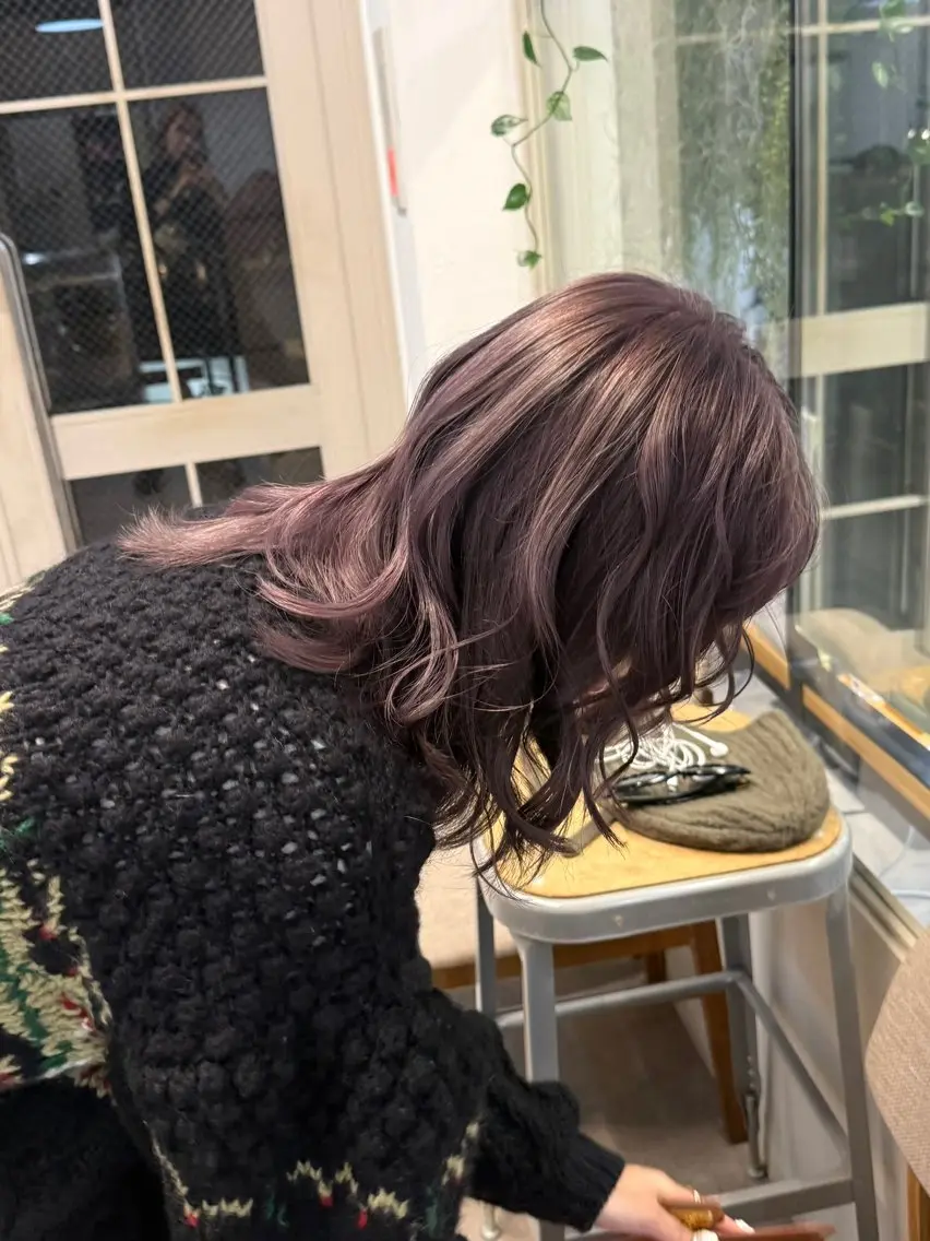 ミディアム カラー ミルクティー× グレージュMOMOのヘアスタイル