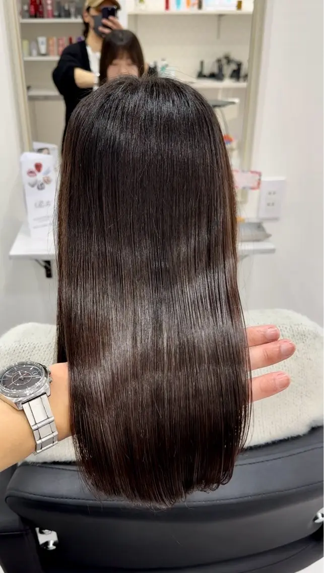 セミロング カラー ブラウンカラー 髪質改善 なるお 髪質改善ストレートのヘアスタイル