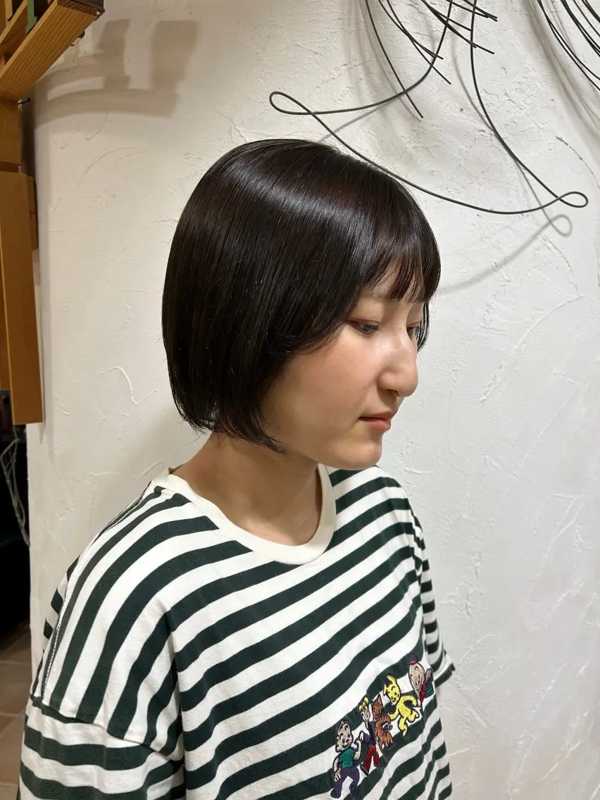 ショート カラー ダークグレー 七彩 ななせのヘアスタイル