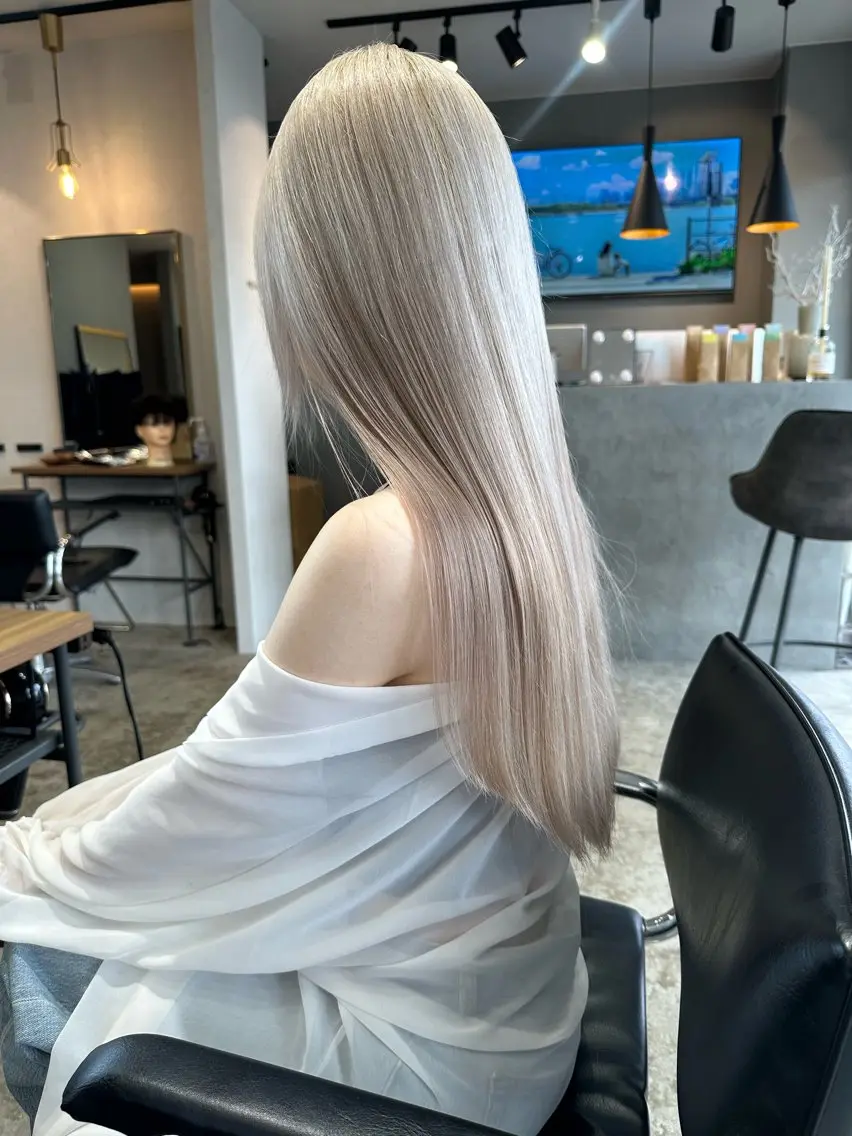 カット+プレックスケアブリーチ+カラーの写真