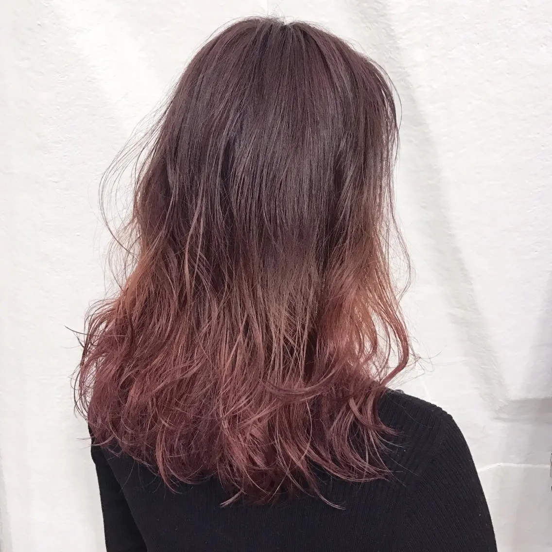 セミロング カラー パーマ セミロングパーマ ブリーチ グラデーションカラー ピンクカラー K-POP好き美容師 🇰🇷Kai.Yのヘアスタイル