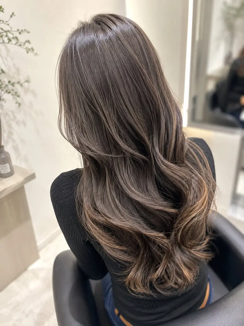 ロング カラー カット ヘアカラー 平田 七海のヘアスタイル