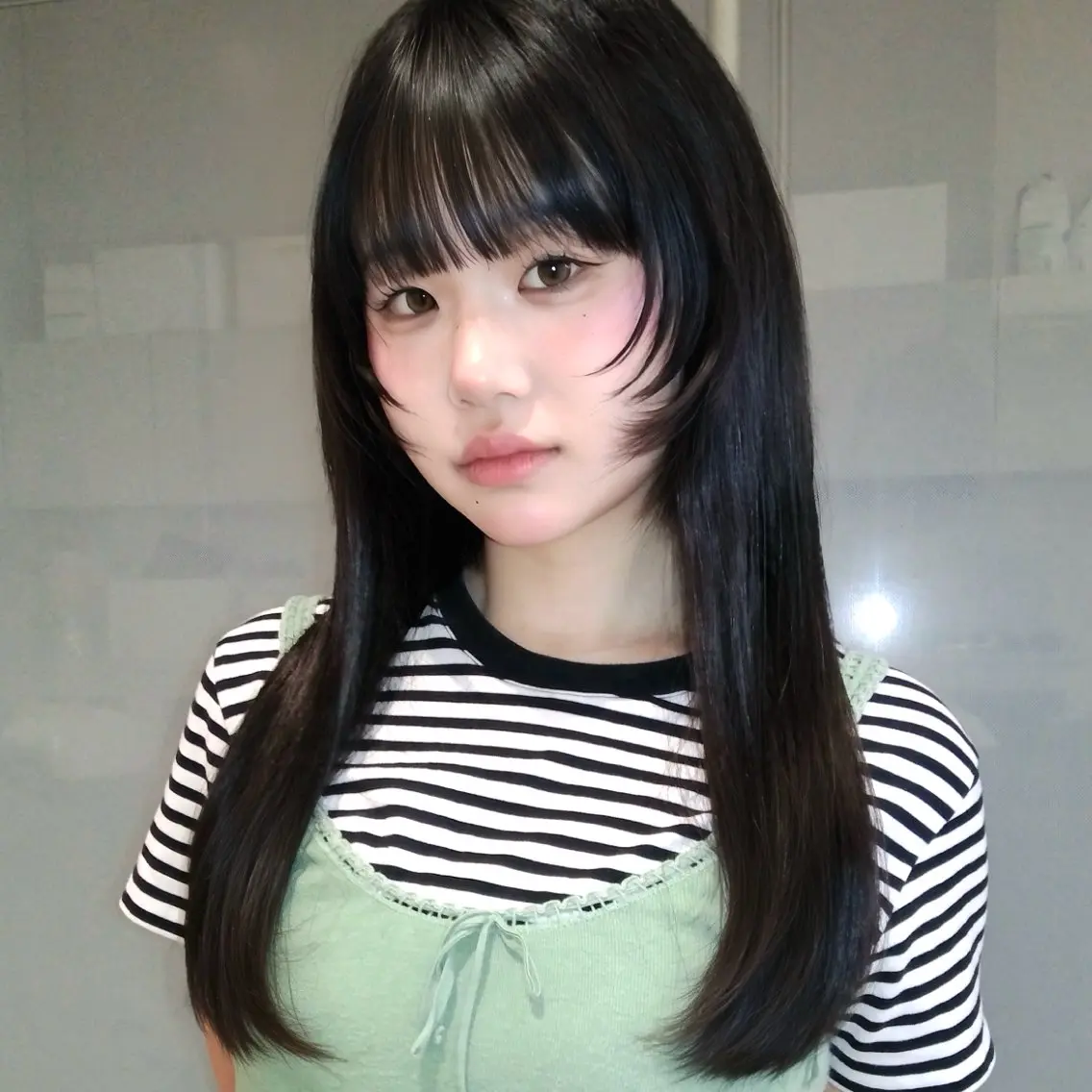 セミロング 顔まわりレイヤー レイヤーカット 小顔カット カット ヘアカラー トリートメント Mizuki/みずき レイヤーカットのヘアスタイル