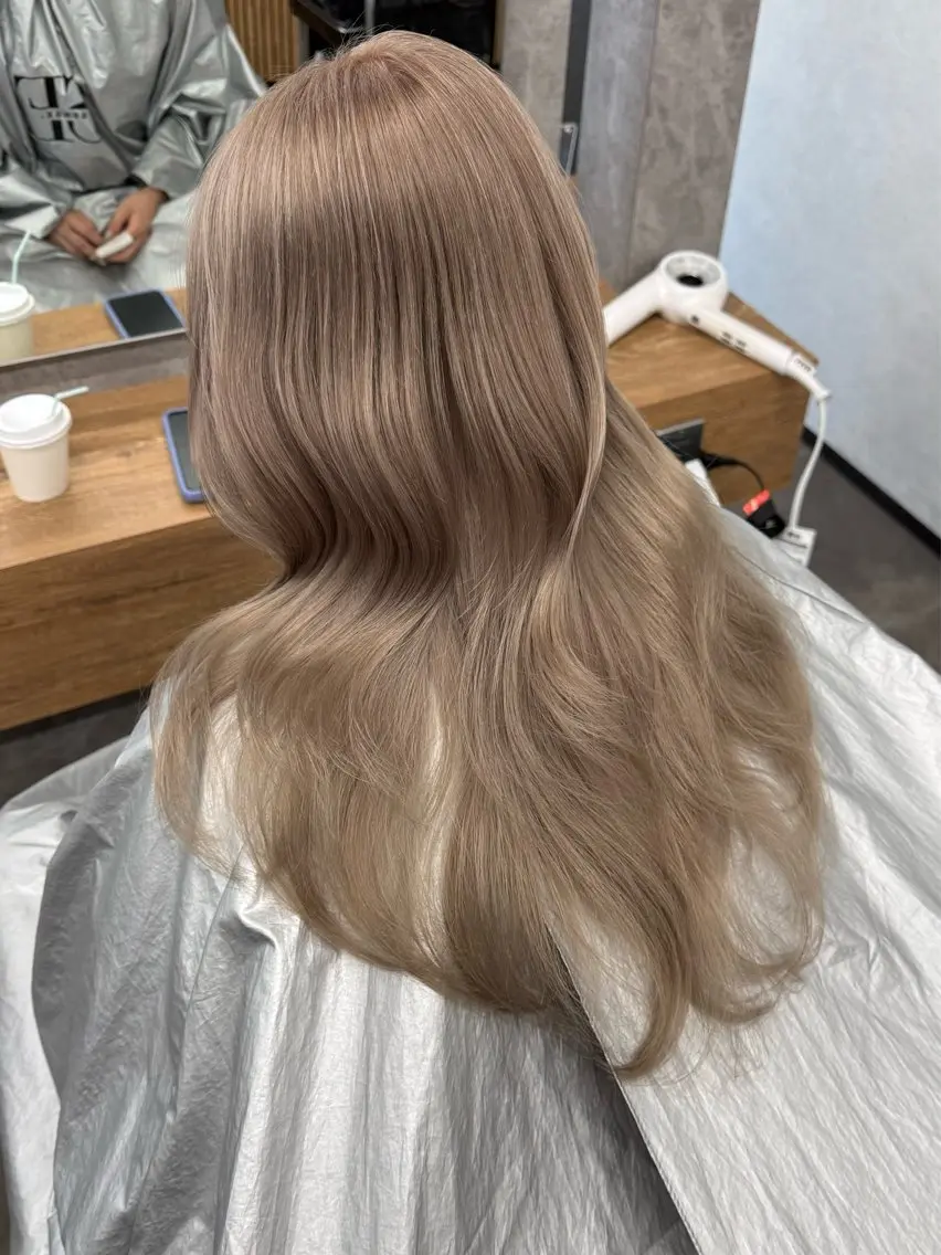ロング ヘアカラー MOMONE 💜のヘアスタイル