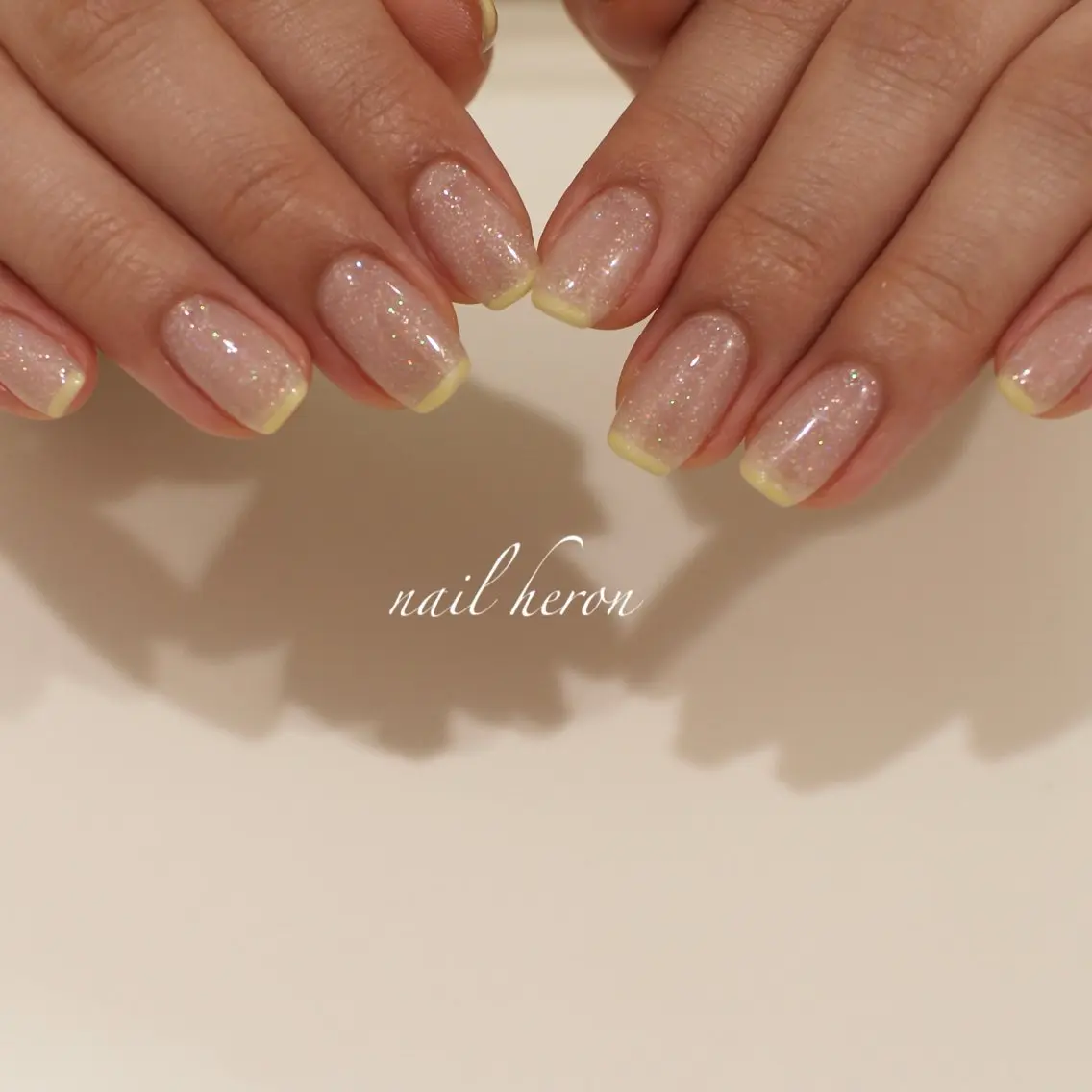 ネイル ラメ(グリッター) 黄色 ハンドネイル saki_ nail heronのネイルデザイン