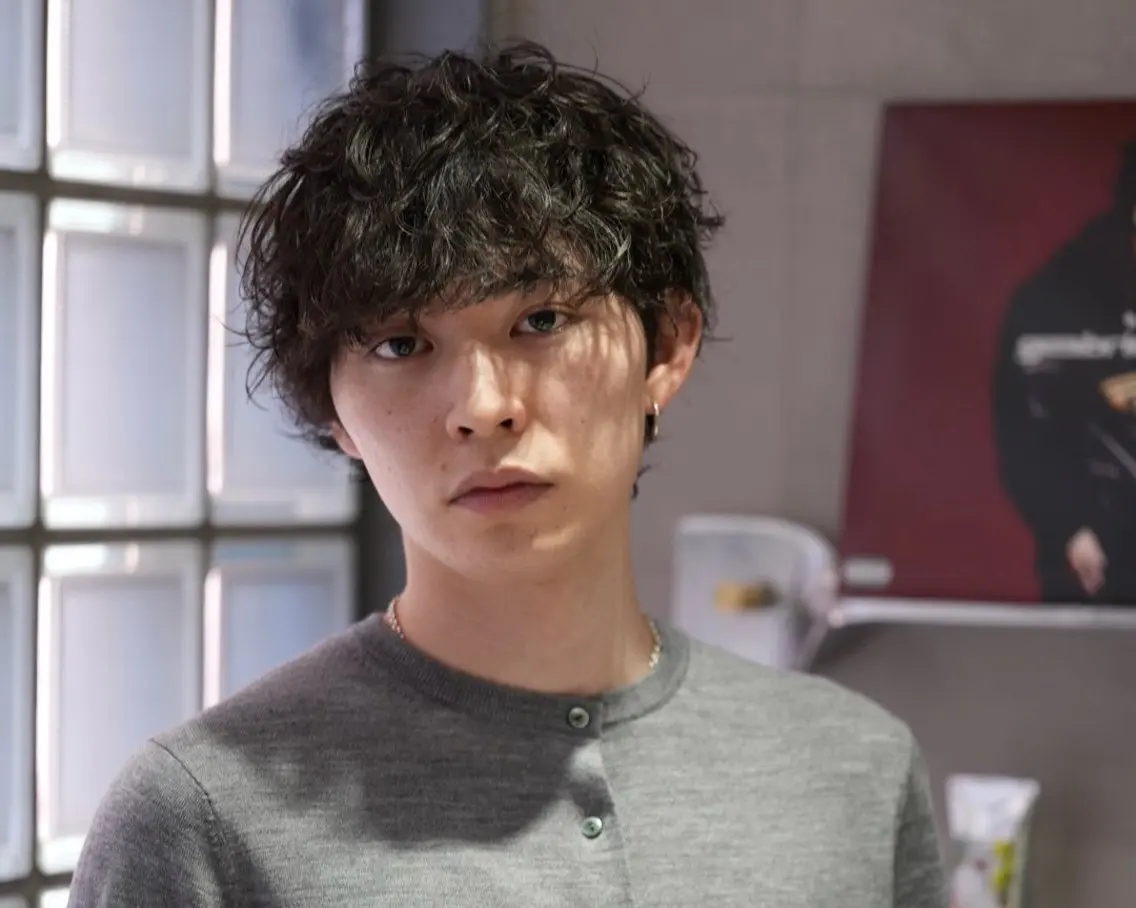 ミディアム パーマ メンズ ミディアムパーマ メンズパーマ カット パーマ 新宿1パーマする 美容師　yudaiのヘアスタイル