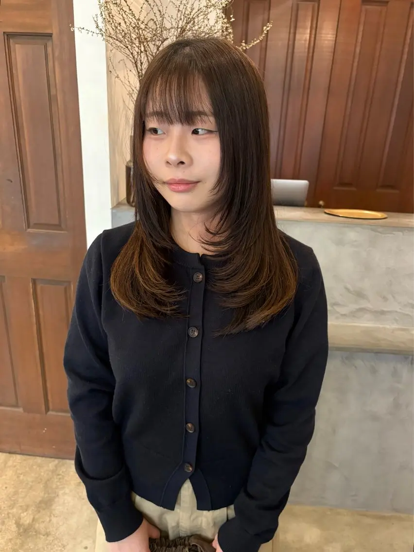 ロング 谷澤 朋佳のヘアスタイル