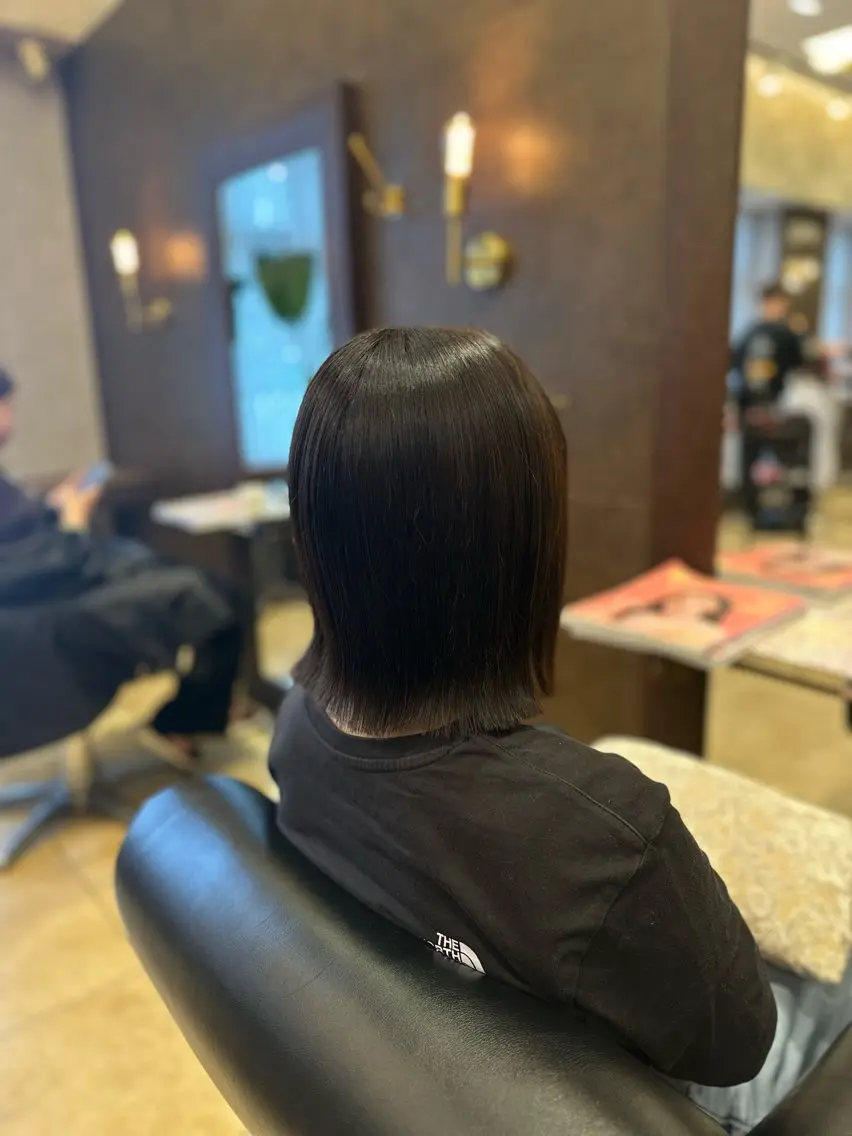 ミディアム ボブ 外ハネヘア カット salowin Ryoのヘアスタイル