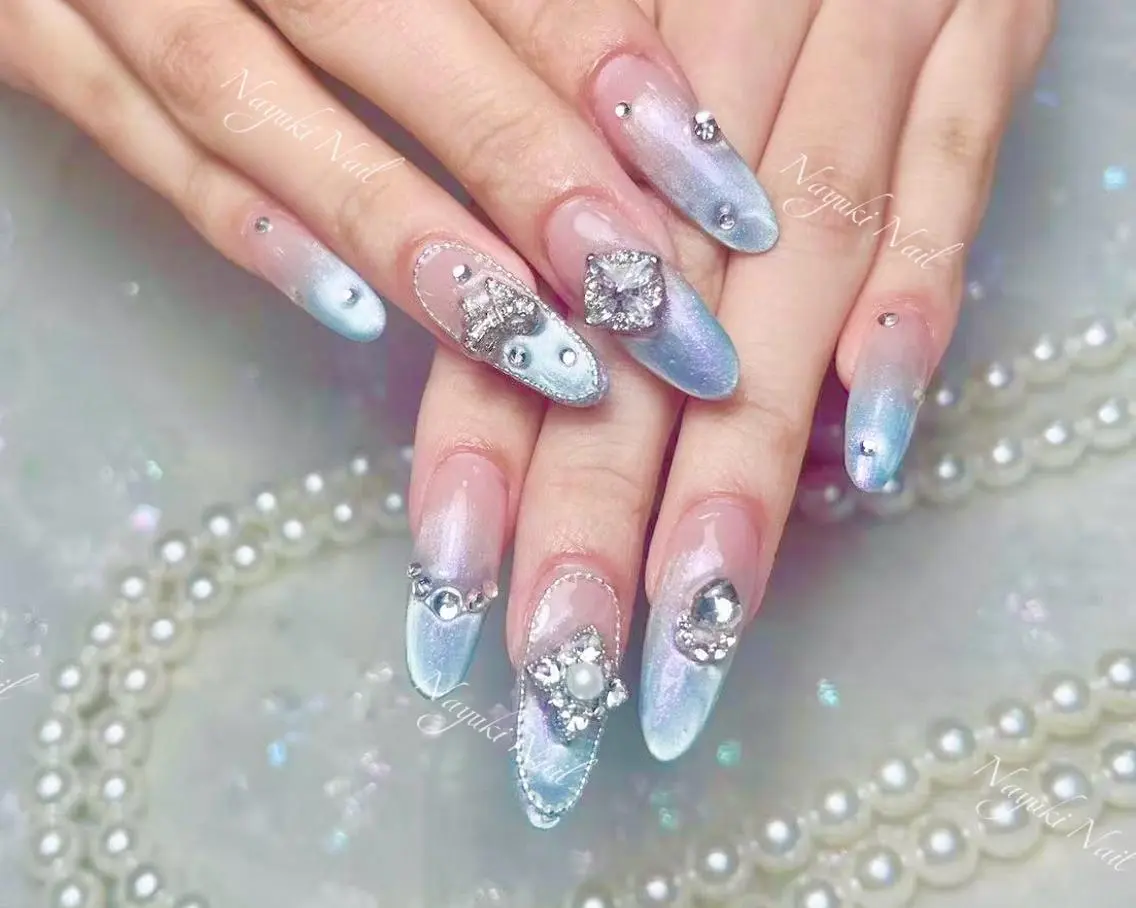 ネイル 🦋 Queenieのネイルデザイン