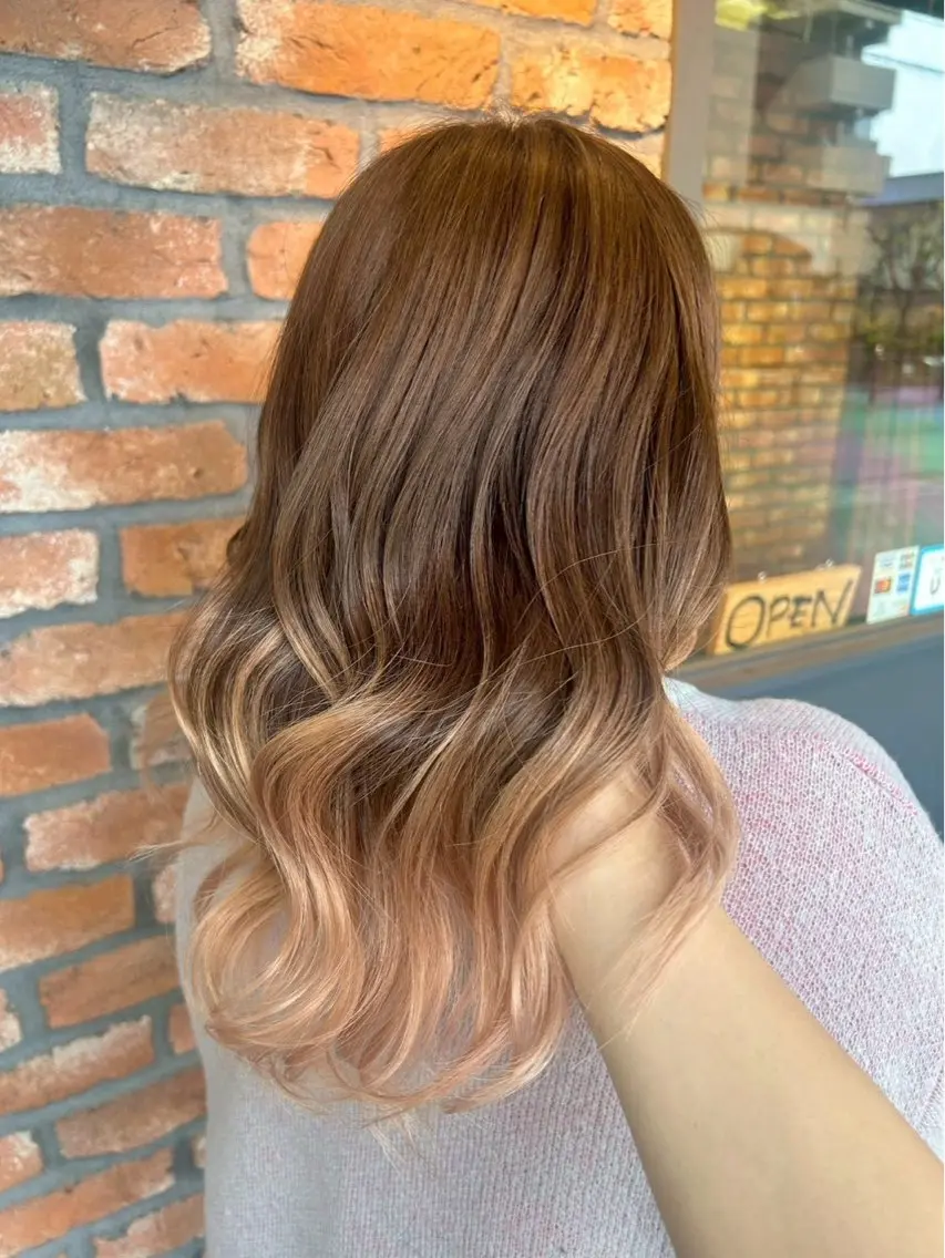 セミロング カラー グラデーションカラー カット ヘアカラー みきゆうか🫧 大人可愛い製造機🫧のヘアスタイル