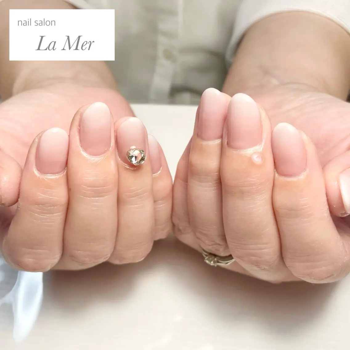 ネイル ジェルネイル グラデーション 持ち込み オフィスネイル シンプルネイル ハンドネイル nailsalon La Merのネイルデザイン