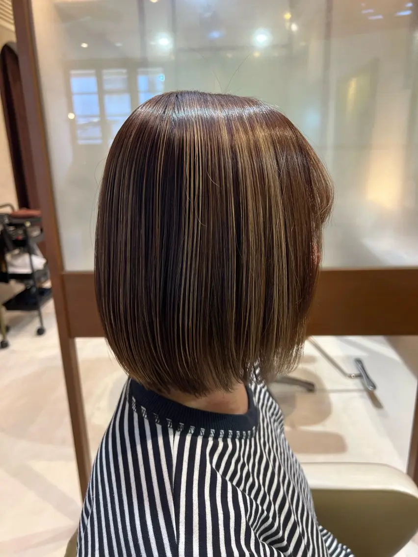 ショート 前下がりボブ ボブ ハイライト カット 木本 歩々乃のヘアスタイル