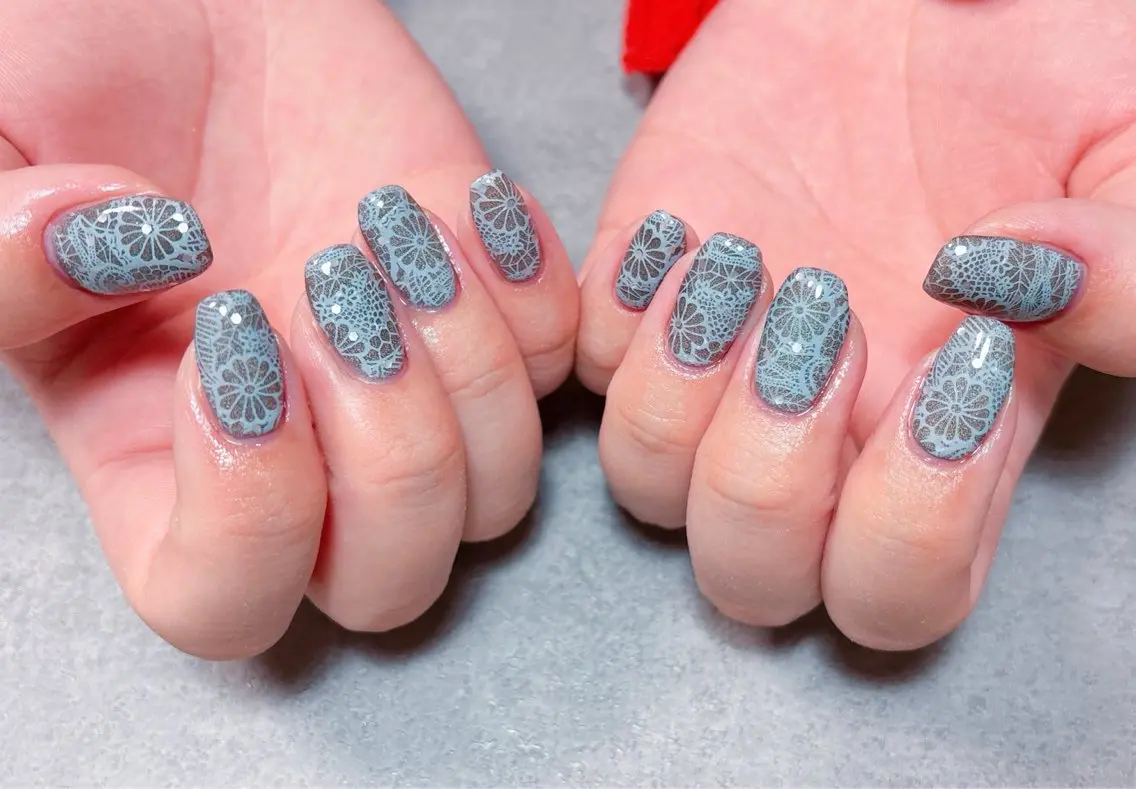 ネイル 韓国ネイル レース マグネットネイル ミラーネイル 春ネイル ハンドネイル ハンドケア 💫ゆか_ Nailartistのネイルデザイン