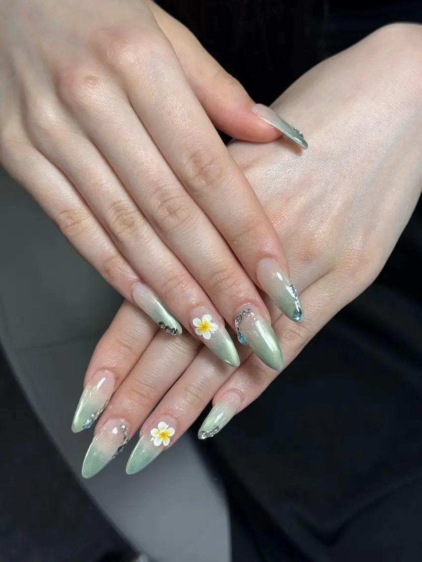 ネイル アートネイル キラキラネイル ラメ(グリッター) マグネットネイル パープル ハンドネイル VANI Belle Nailのネイルデザイン