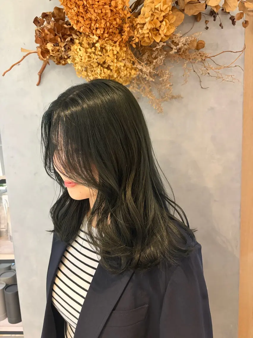 セミロング ヘアカラー ROCCO アイナ/ レイヤー透明感カラーのヘアスタイル