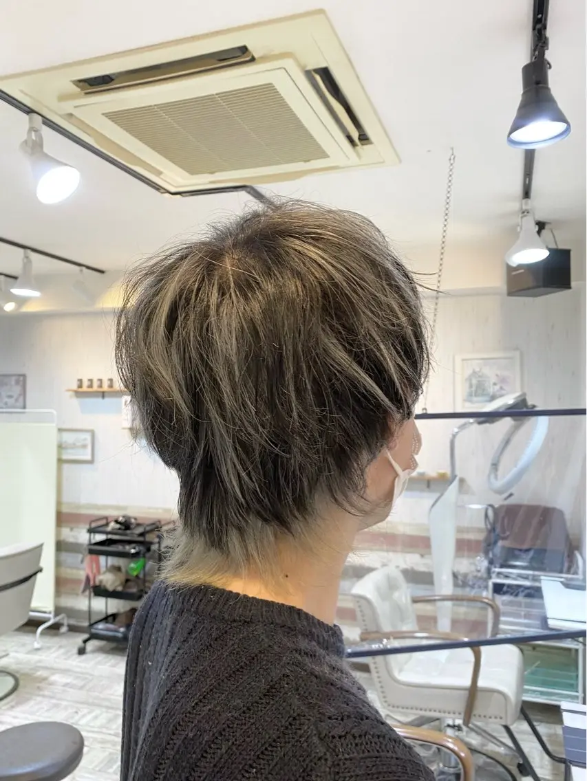 ショート カラー メンズ メンズハイライト 黒髪 ハイライトカラー シルバー ハイライト 6月NEWopen/ MINAMI🩶のヘアスタイル