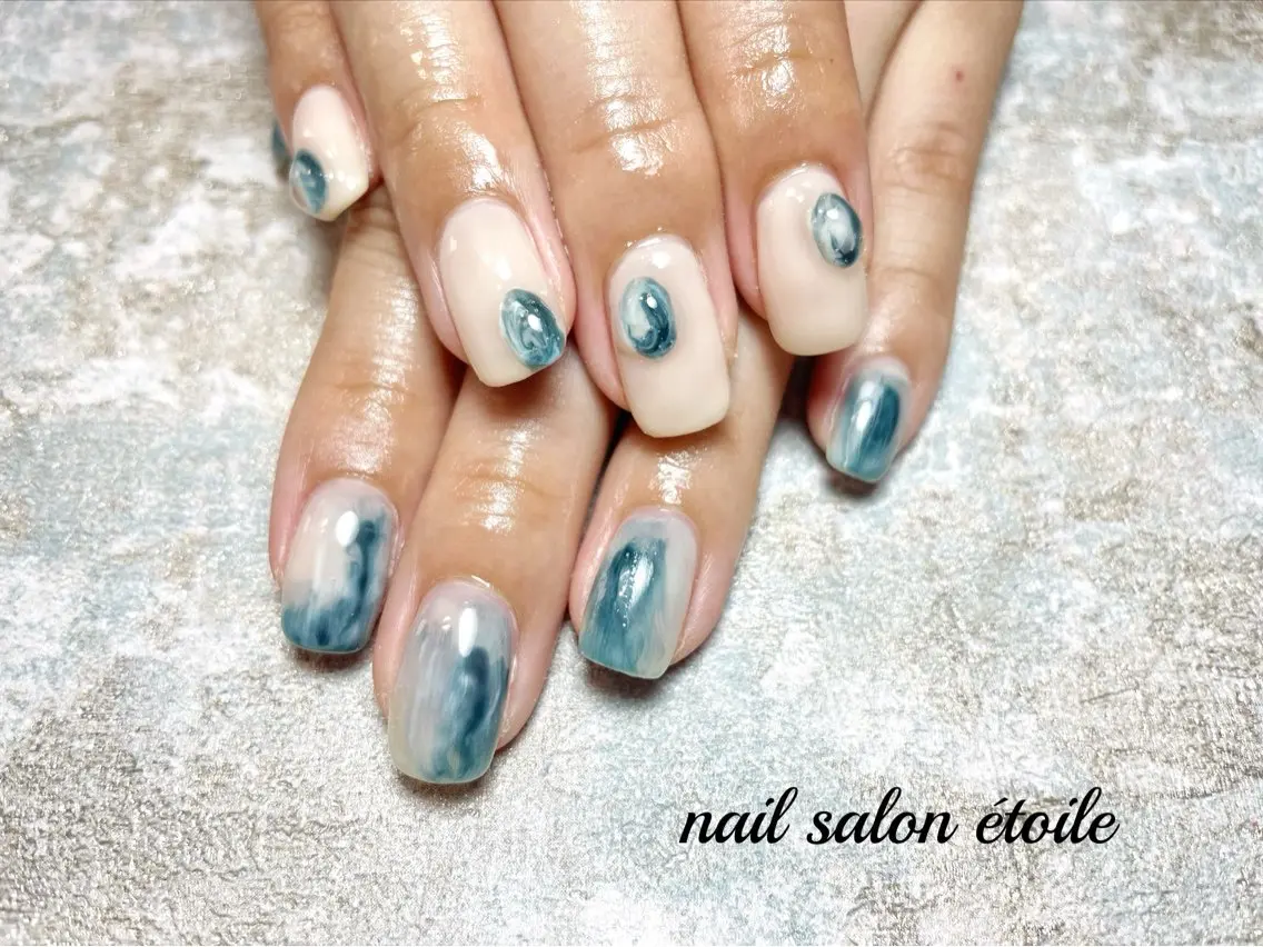 ネイル アートネイル ブルー ニュアンスネイル ぷっくりネイル スクエアネイル ハンドネイル nail salon étoileのネイルデザイン