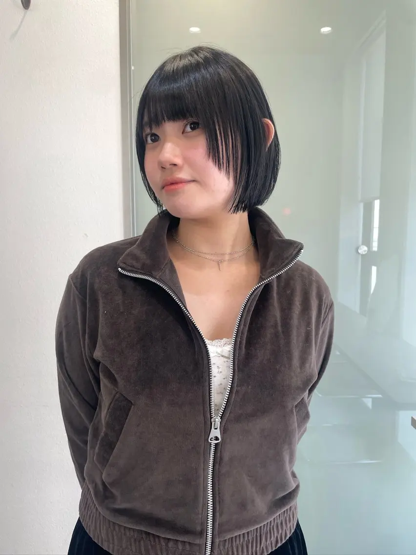 ミディアム カラー 透明感カラー 顔周りカット レイヤーカット カット ヘアカラー 抜け感ボブ×パーマ |kazaneのヘアスタイル