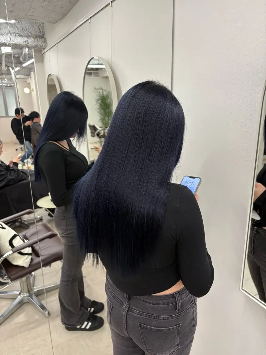 ロング カラー 黒髪 ブリーチ ブルーカラー ブルーブラック ヘアカラー トリートメント 🦋レイヤー職人 猪瀬玲奈🦋のヘアスタイル