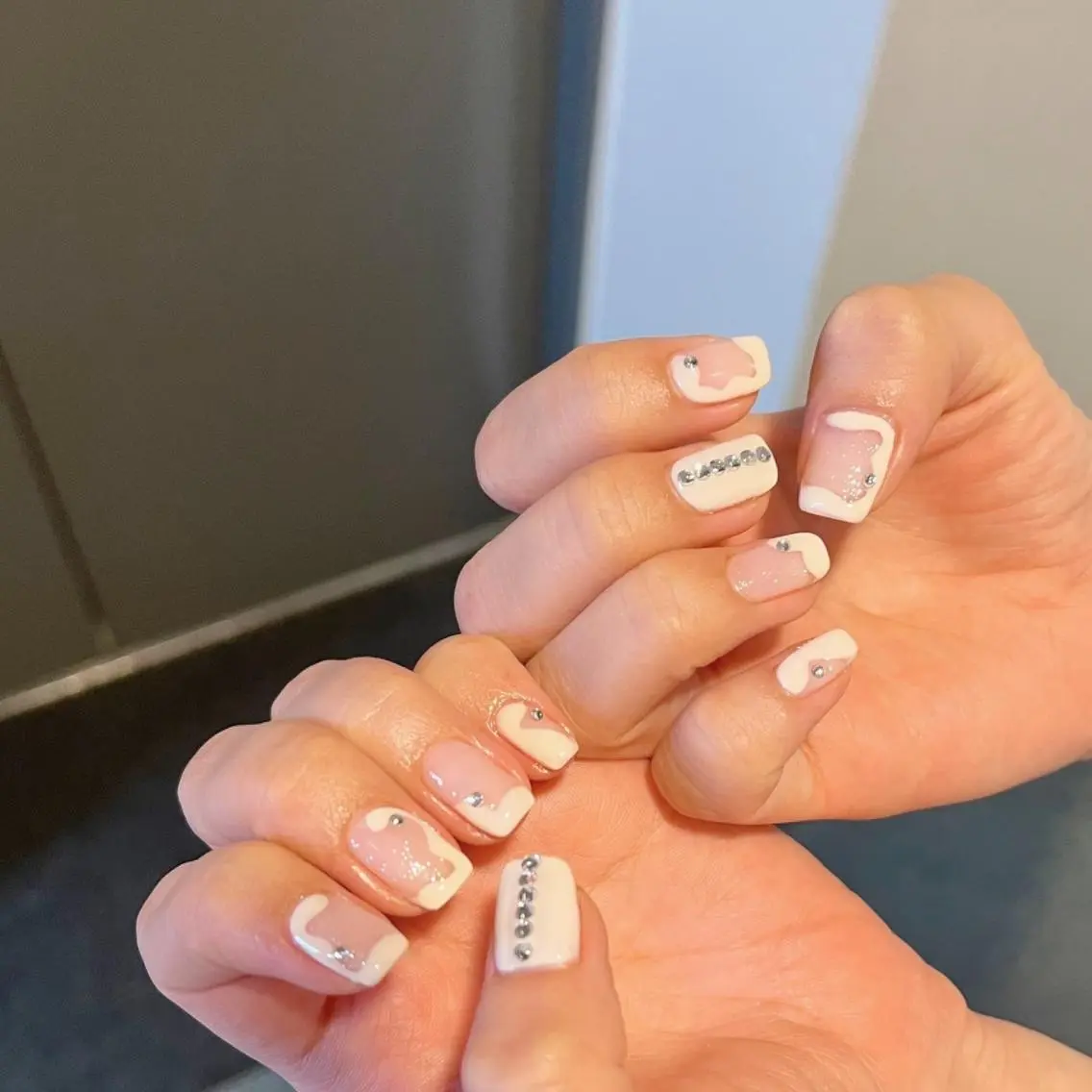 ネイル オーロラネイル フットネイル フレンチネイル ジェルネイル 韓国ネイル ハンドネイル ハンドケア 【ENサロン】 Rei🎀Nailのネイルデザイン